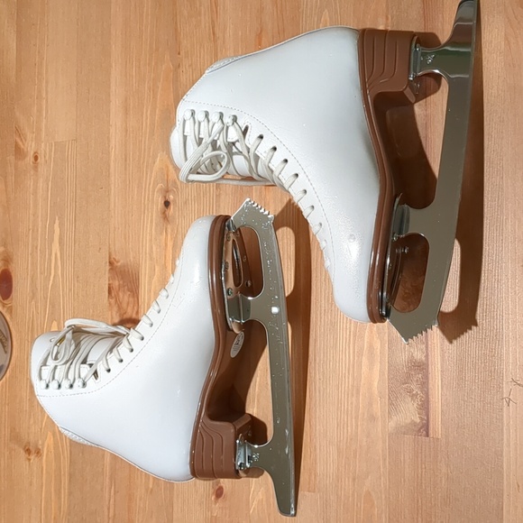 Jackson Classique figure skates and guards - size 5 - Picture 4 of 10